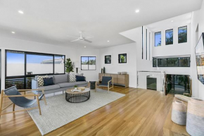 Bowman Tce Luxury Sunshine Beach Holiday Home